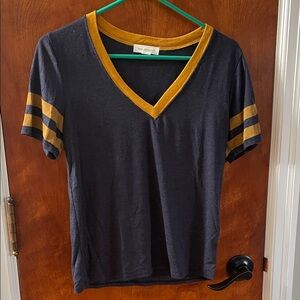 Treasure and Bond women’s V-neck T shirt. Small